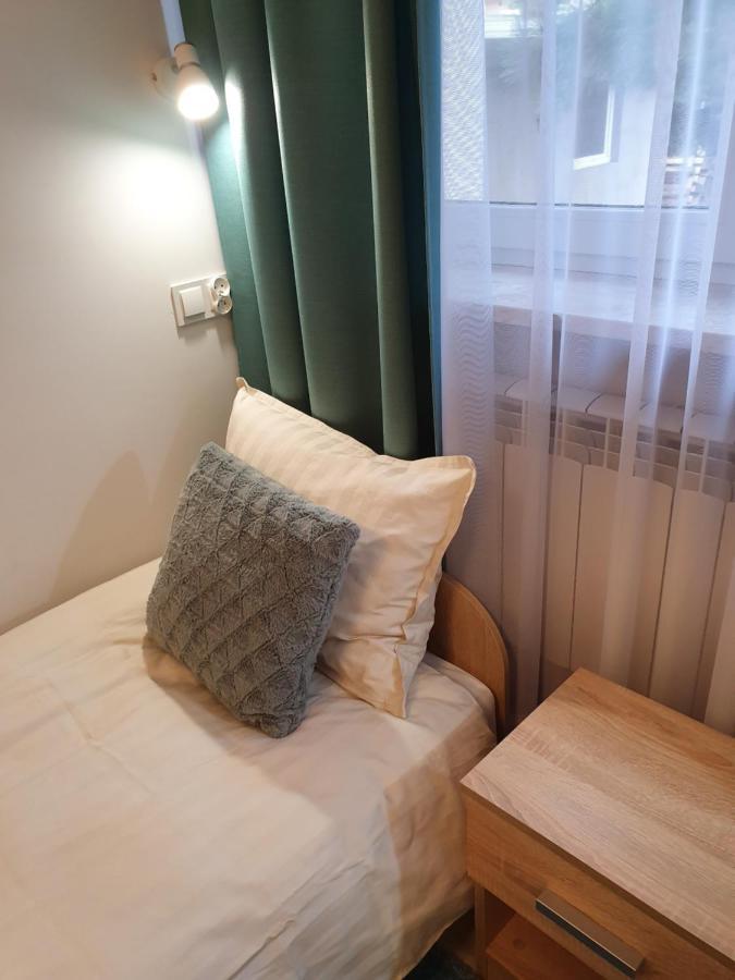 Hostel Mleczna - Metro Zacisze ワルシャワ エクステリア 写真