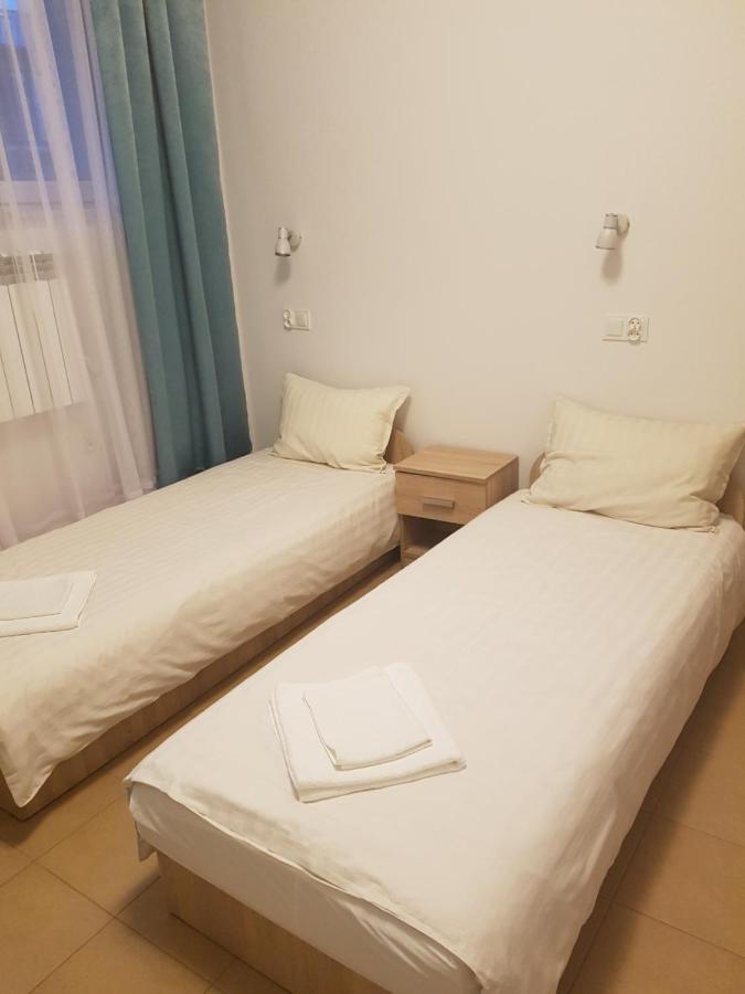Hostel Mleczna - Metro Zacisze ワルシャワ エクステリア 写真