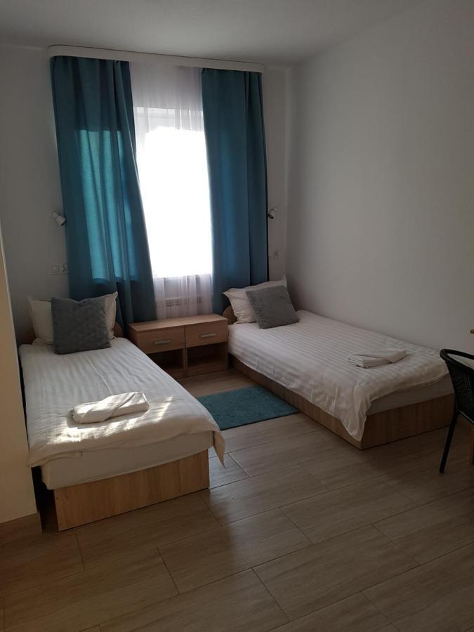 Hostel Mleczna - Metro Zacisze ワルシャワ エクステリア 写真