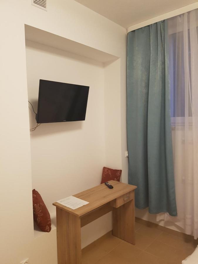 Hostel Mleczna - Metro Zacisze ワルシャワ エクステリア 写真