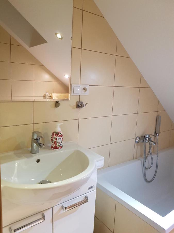 Hostel Mleczna - Metro Zacisze ワルシャワ エクステリア 写真