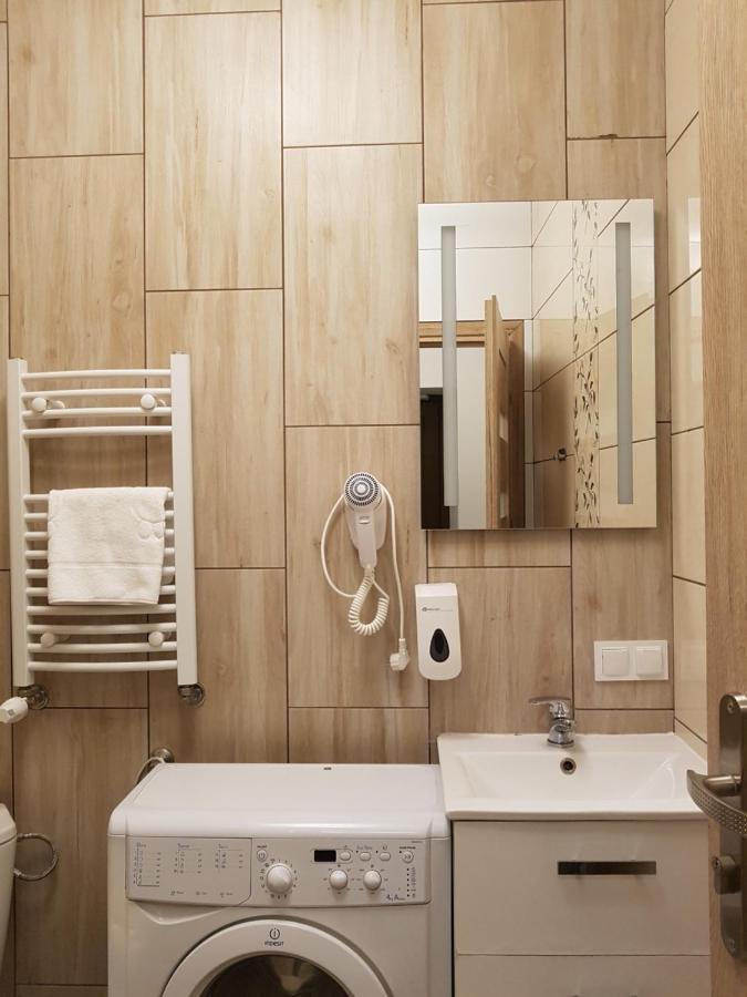Hostel Mleczna - Metro Zacisze ワルシャワ エクステリア 写真