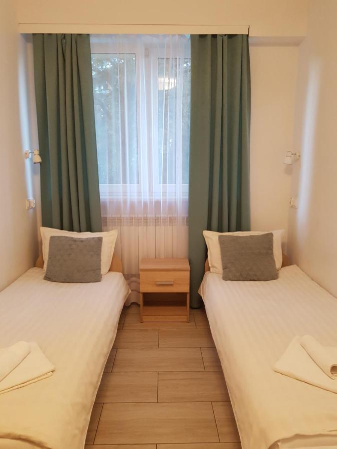 Hostel Mleczna - Metro Zacisze ワルシャワ エクステリア 写真
