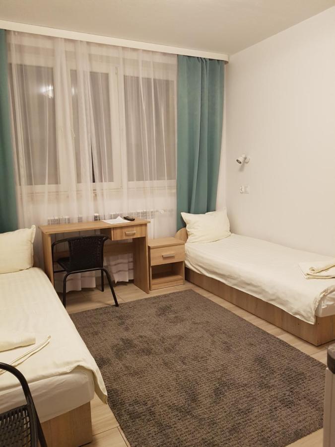 Hostel Mleczna - Metro Zacisze ワルシャワ エクステリア 写真