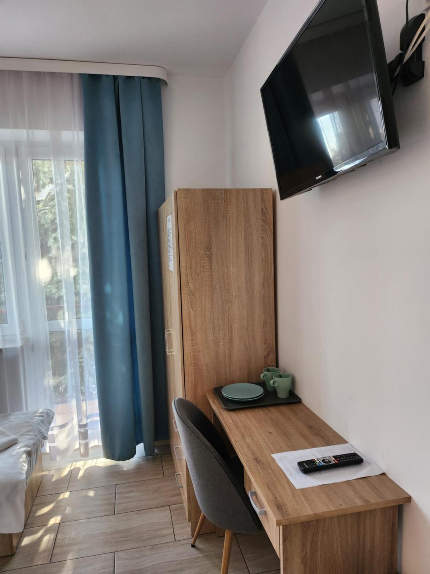 Hostel Mleczna - Metro Zacisze ワルシャワ エクステリア 写真