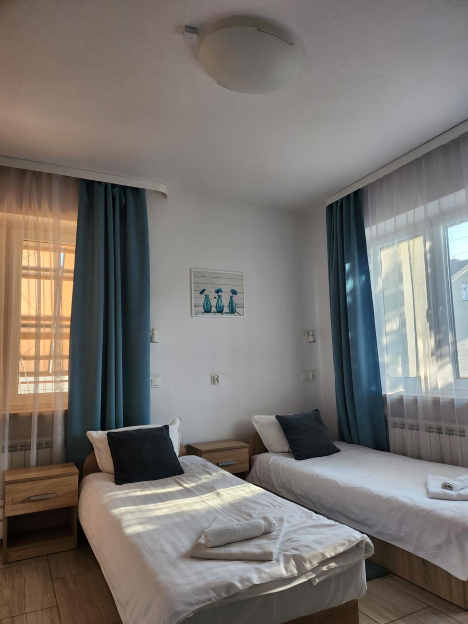 Hostel Mleczna - Metro Zacisze ワルシャワ エクステリア 写真