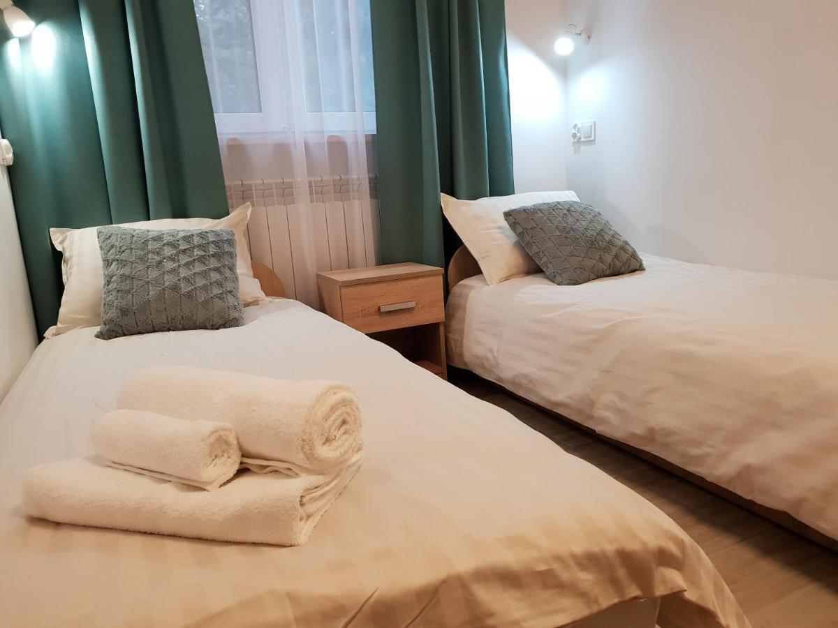 Hostel Mleczna - Metro Zacisze ワルシャワ エクステリア 写真