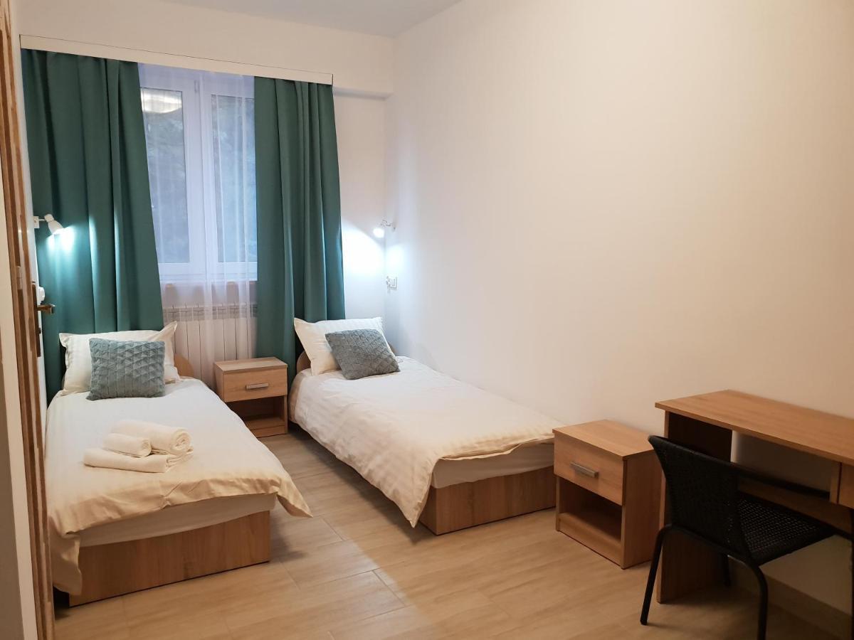 Hostel Mleczna - Metro Zacisze ワルシャワ エクステリア 写真