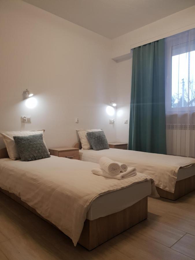 Hostel Mleczna - Metro Zacisze ワルシャワ エクステリア 写真